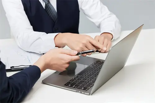 电脑没电池会显示什么灯